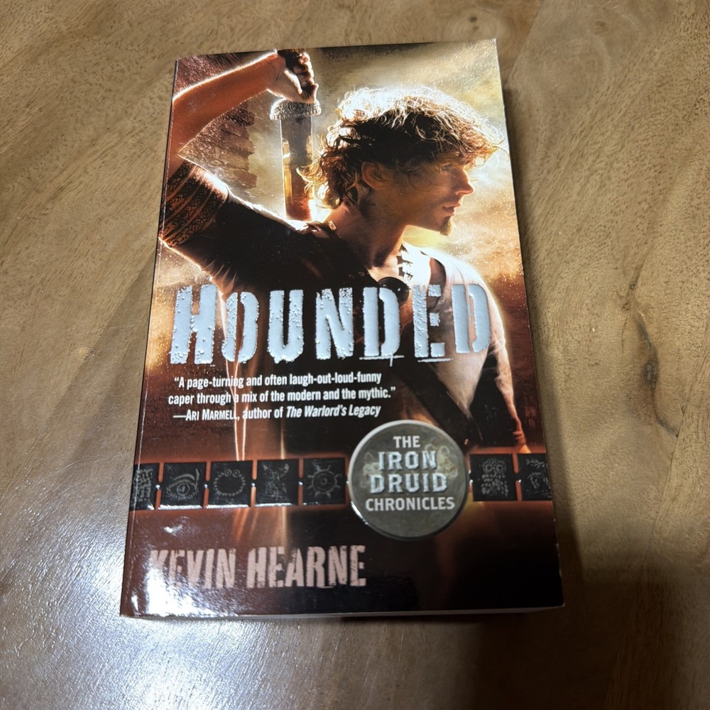 Hounded The Iron Druid Chronicles Book 1 Kevin Hearne Fantasy Paperback 2011